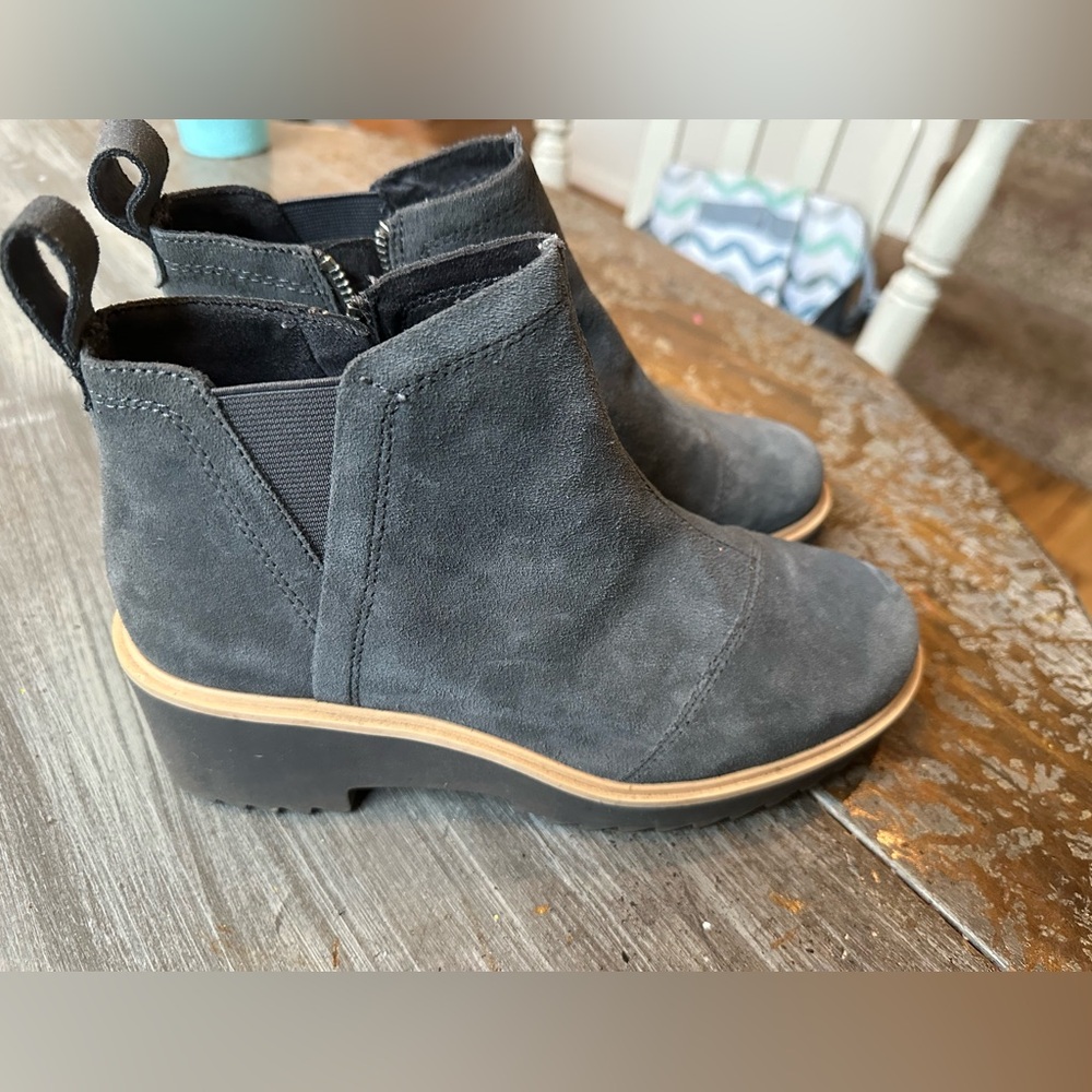 Tom’s Gray Ankle Boots Size 7